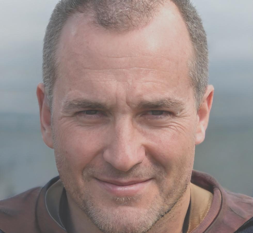 Portrait de Marc Dubois, expert en planification financière